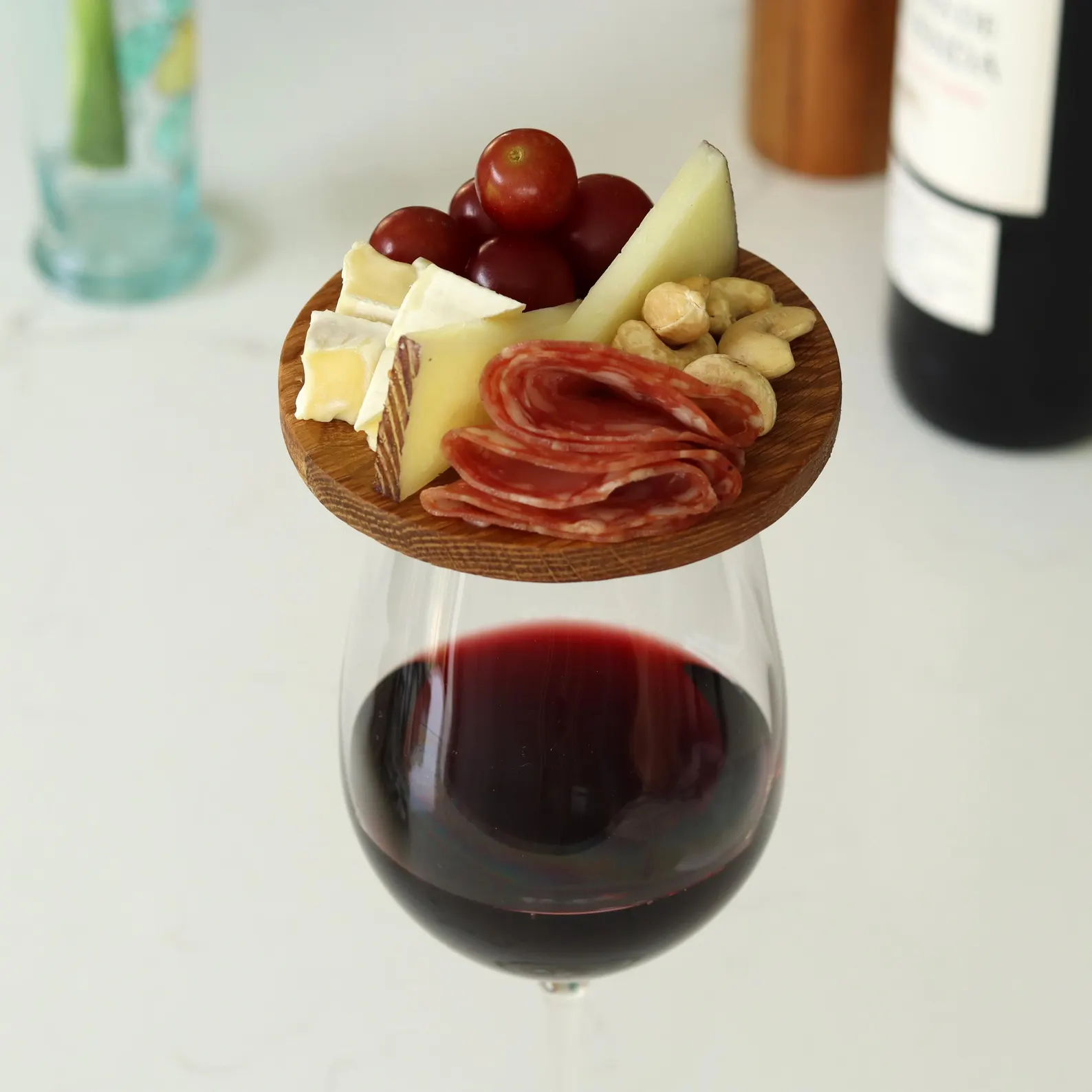 aperitiv charcuterie pahar de vin evenimente