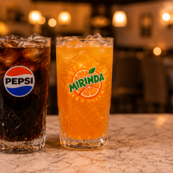 pahare cu pisi si Mirinda, pachet băuturi open bar event room